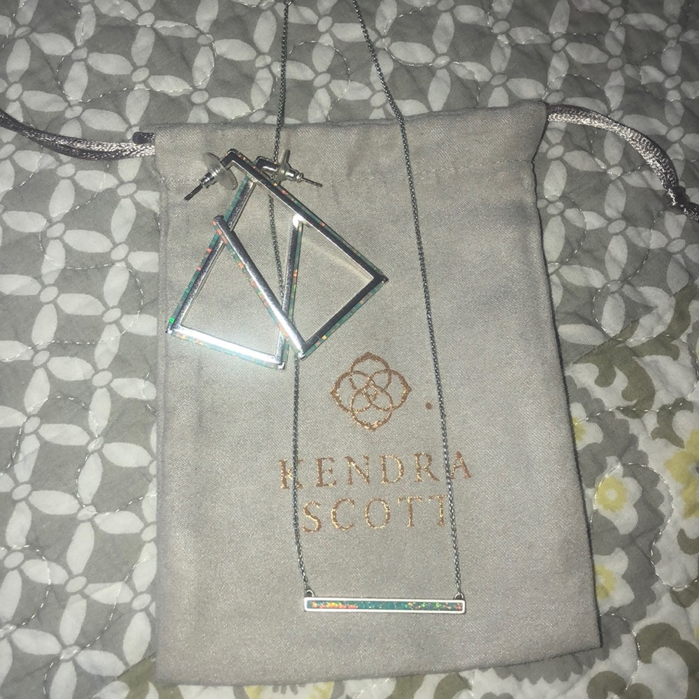 KENDRA SCOTT NECKLACE AND EARRINGS